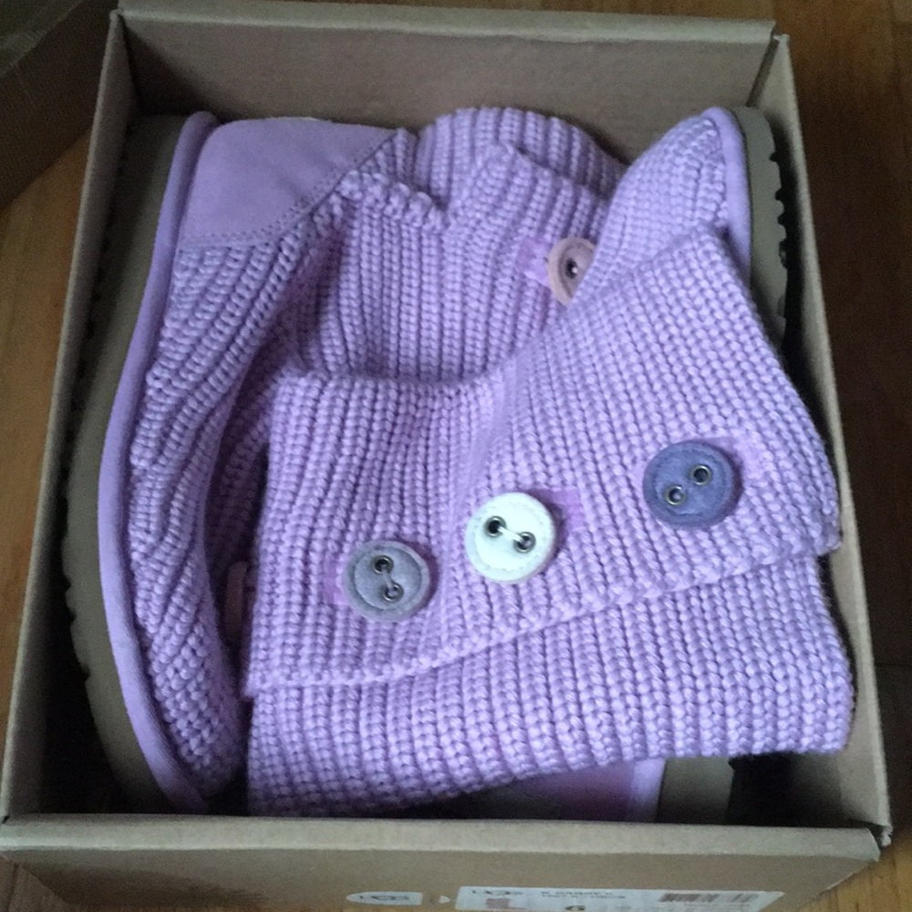 Selling classic cardy boot in pink💕 - Picture 2 of 4